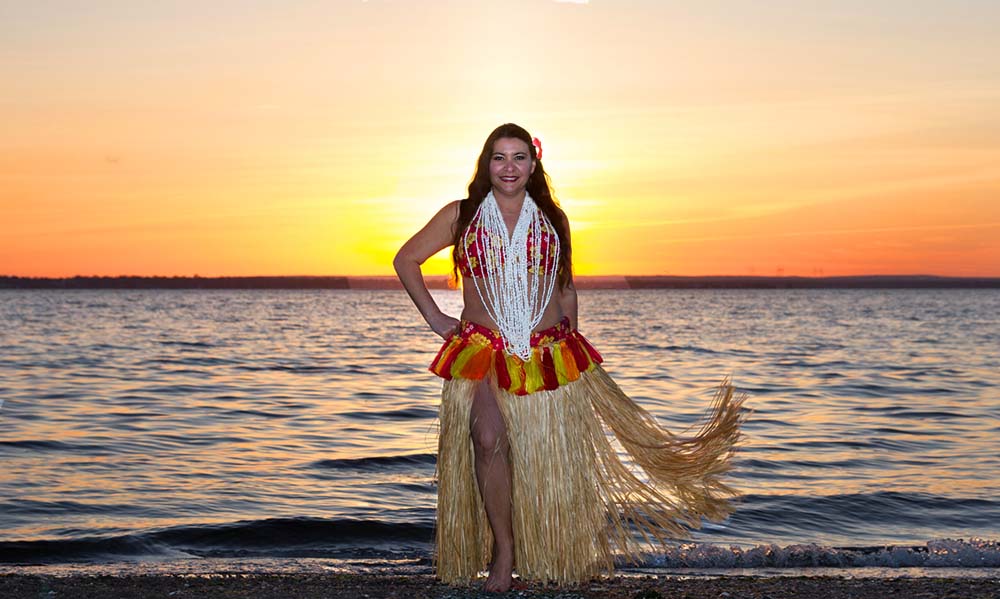 Lola with shells and grass skirt