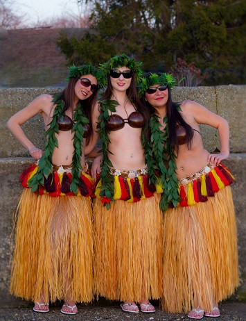 Three_Hula_Dancers